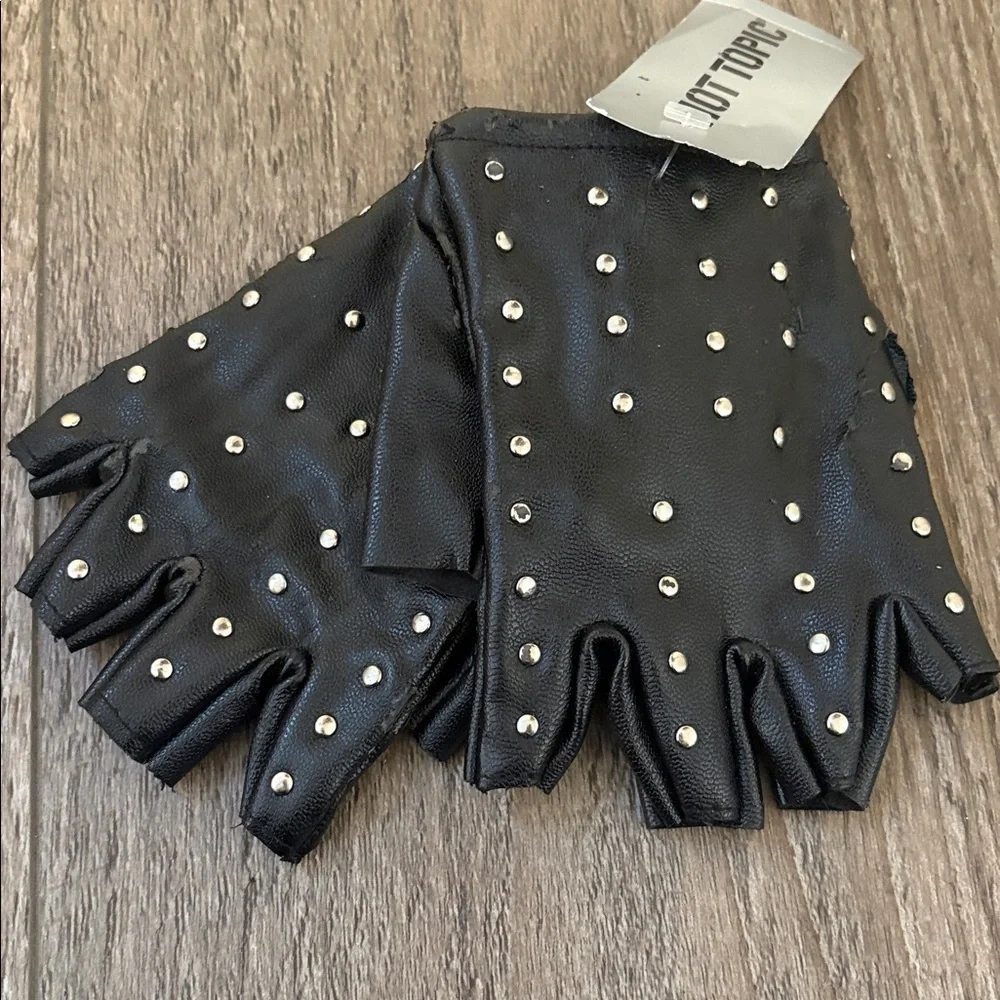 Vintage 90s Y2K Old Hot Topic Black Fingerless Biker Gloves w Silver Round Studs